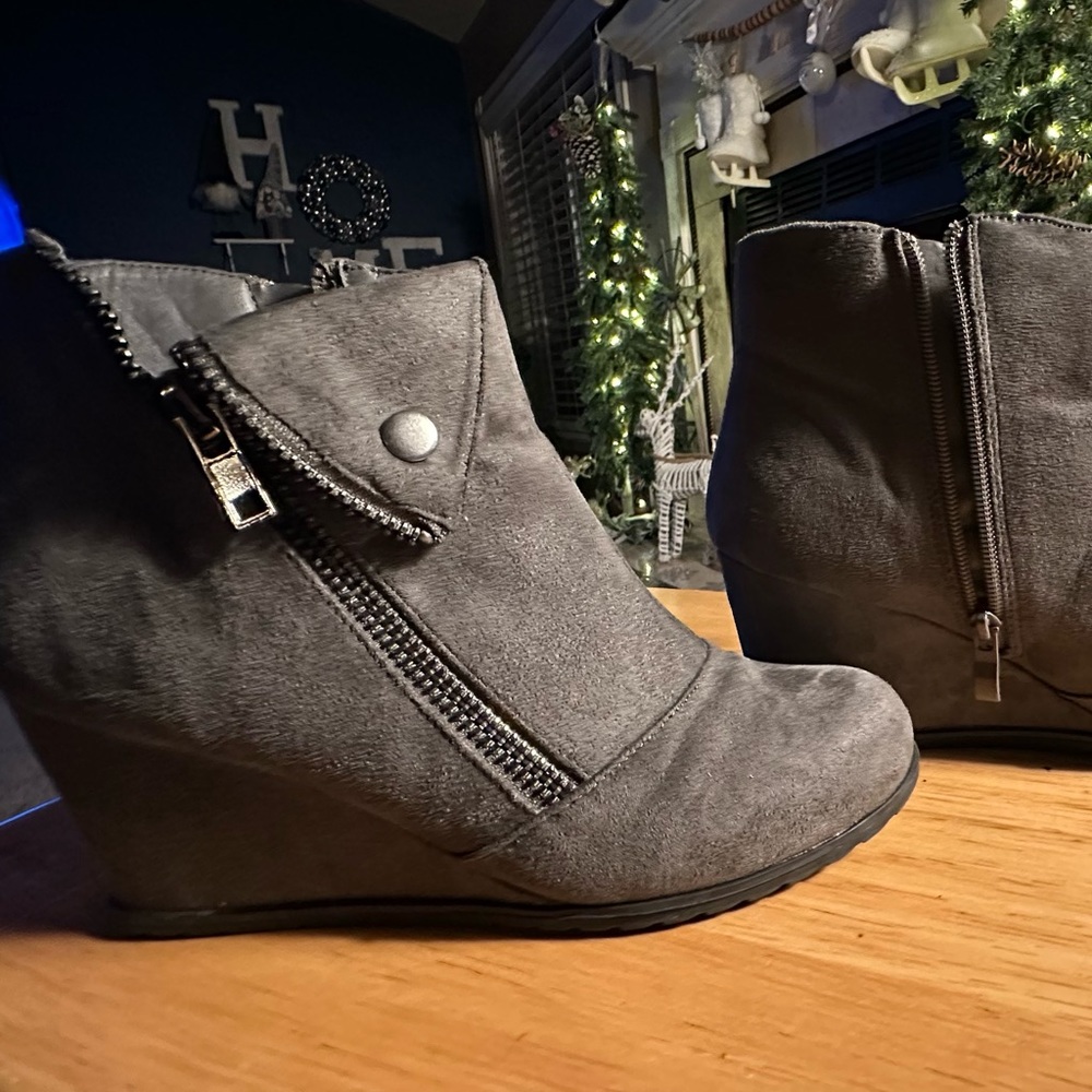 2 Lips Too® Too Nissa Wedge Bootie size 8 new
